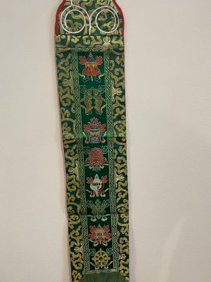 Wall hanging with lucky symbols green"> <span class=