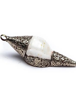 Ritueller Muschelanhänger mit Weißmetall